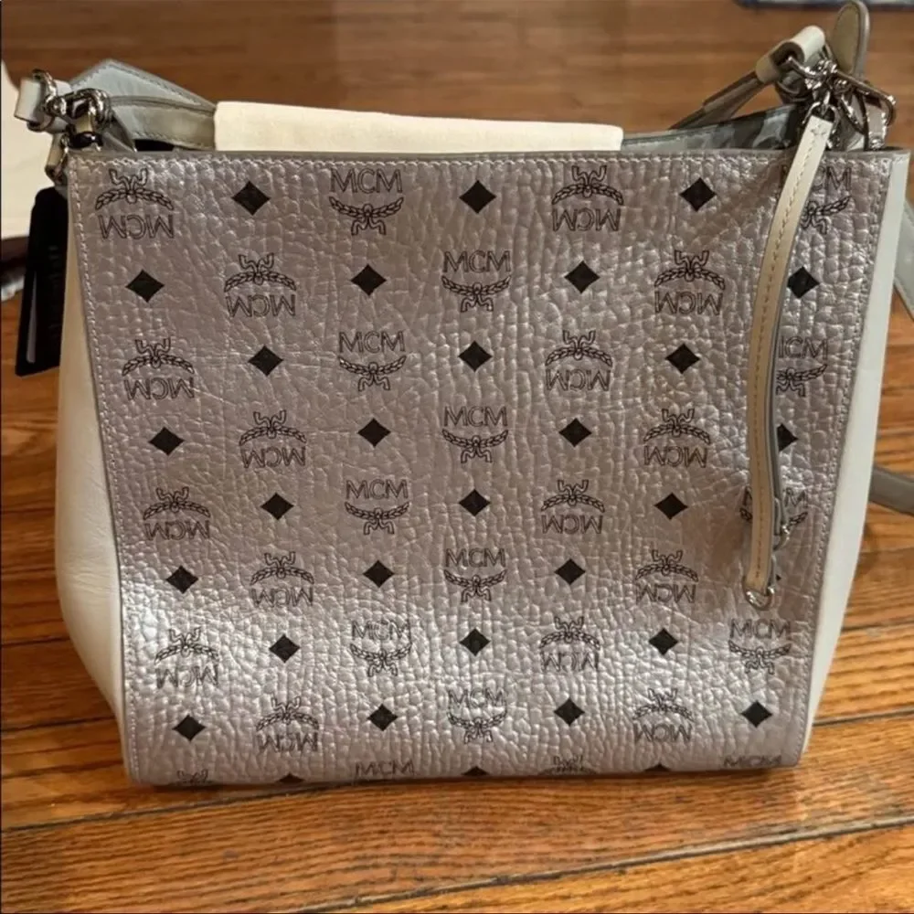 NWT MCM Metallic Visetos Leather Aren Medium Hobo